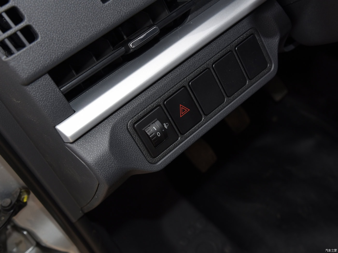 Tera V8 2 Chỗ Màu Trắng: Sự Lựa Chọn Hoàn Hảo Cho Doanh Nghiệp Hiện Đại
