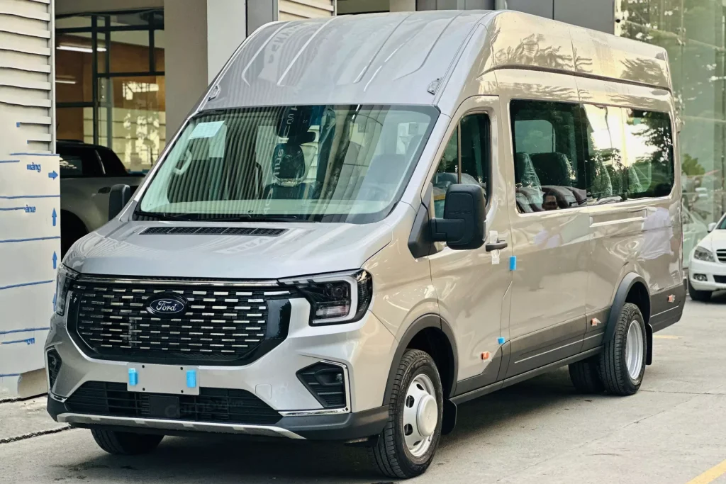 Thuê Xe 18 Chỗ TPHCM – Hành Trình Tiện Nghi Và Tiết Kiệm Cùng Huy Đạt